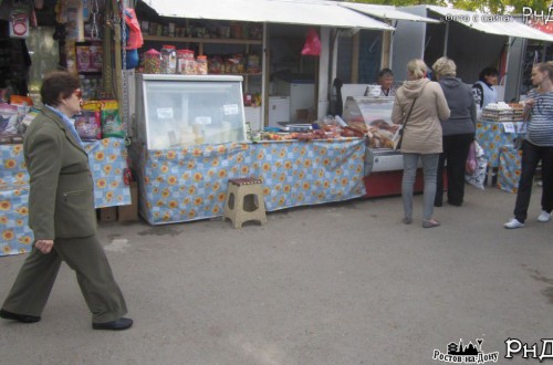 Продуктовый рынок у стадиона Локомотив на пр. Стачки